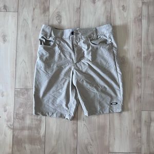 Oakley short